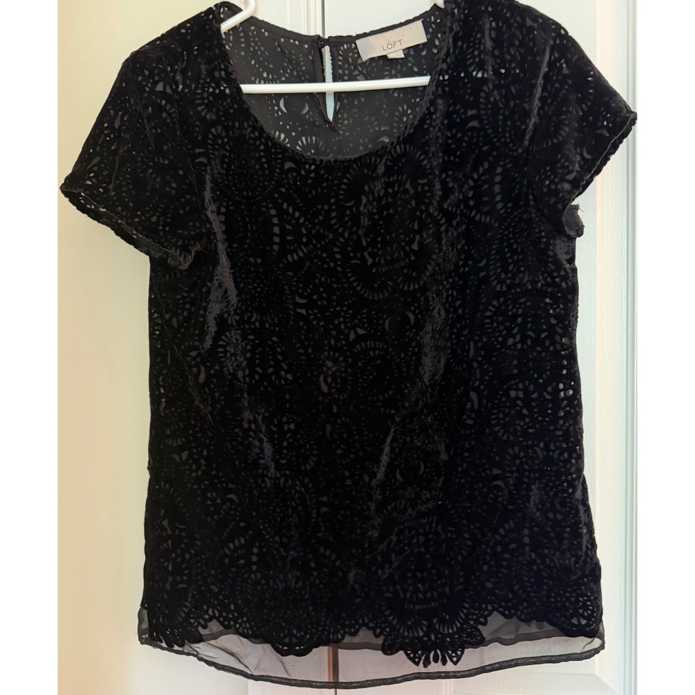 Ann Taylor LOFT Black Eyelet Lace Sleeveless Blouse High Neck Keyhole Back Small